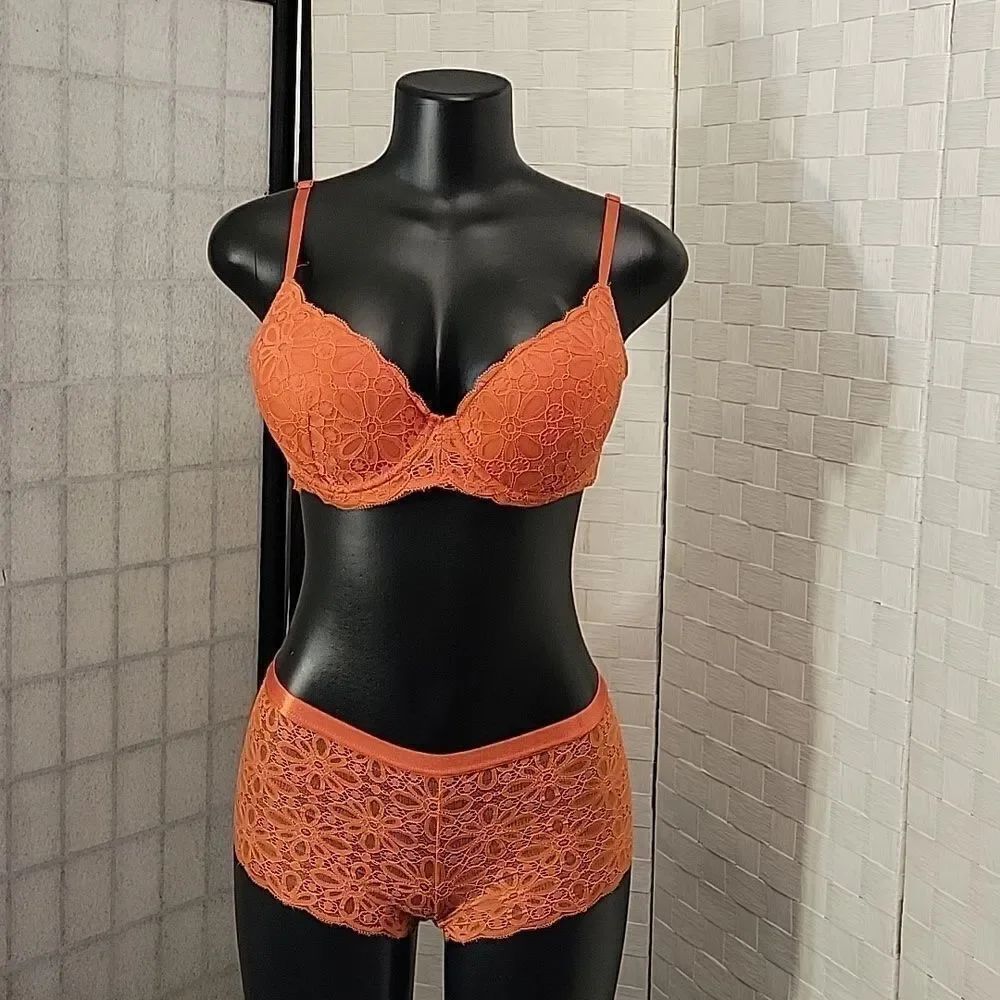 BRAND NEW KISS & TELL INTIMATES BY PANTY & BRAD LACE SET